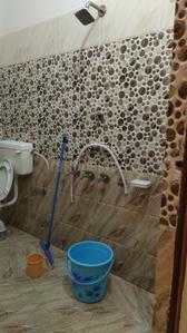 Bathroom Image of 500 Sq.ft 1 BHK Builder Floor for rent in Krishna Nagar Lucknow for Rs. 7000