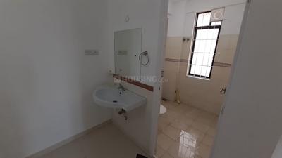 Bathroom Image of 1600 Sq.ft 2 BHK Apartment / Flat for rent in Kadavanthra Kochi for Rs. 32000