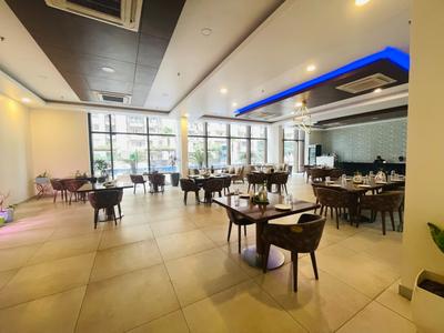 Image of 1720 Sq.ft 3 BHK Apartment / Flat for sale in Emaar Palm Gardens, Sector 83, Gurgaon for Rs. 22000000