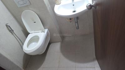 Bathroom Image of 600 Sq.ft 1 BHK Apartment / Flat for rent in Shapoorji Vanaha, Bavdhan Pune for Rs. 23000