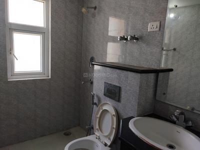 Bathroom Image of 2250 Sq.ft 4 BHK Apartment / Flat for rent in Air Force Naval Jal Vayu Towers, Boytawala Jaipur for Rs. 15000