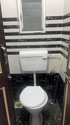 Bathroom Image of 570 Sq.ft 1 BHK Apartment / Flat for rent in Gokhalenagar Pune for Rs. 20000