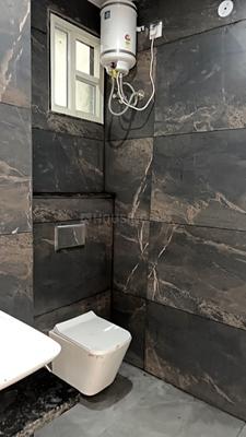 Bathroom Image of 700 Sq.ft 1 BHK Apartment / Flat for rent in Mahalakshmi Nagar Indore for Rs. 17000