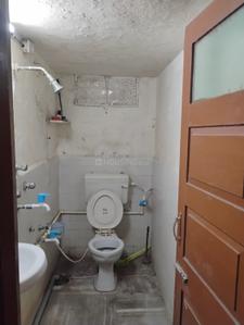 Bathroom Image of 500 Sq.ft 1 BHK Apartment / Flat for rent in Khatiwala Tank Indore for Rs. 9000