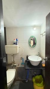 Bathroom Image of 900 Sq.ft 2 BHK Apartment / Flat for rent in Runwal Garden City Daffodil, Thane West Thane for Rs. 35000