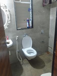 Bathroom Image of 690 Sq.ft 2 BHK Apartment / Flat for sale in Andheri West Mumbai for Rs. 25000000