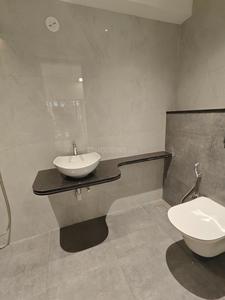 Bathroom Image of 900 Sq.ft 2 BHK Apartment / Flat for sale in Shwesh Champaran, Matunga East Mumbai for Rs. 41500000