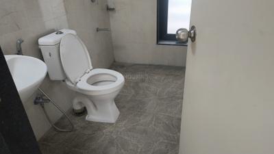 Bathroom Image of 650 Sq.ft 1 BHK Apartment / Flat for sale in Vascon Citron, Wagholi Pune for Rs. 3700000