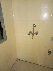 Common Bathroom Two Image of 405 Sq.ft 1 BHK Apartment / Flat for rent in Lower Parel Mumbai for Rs. 45001