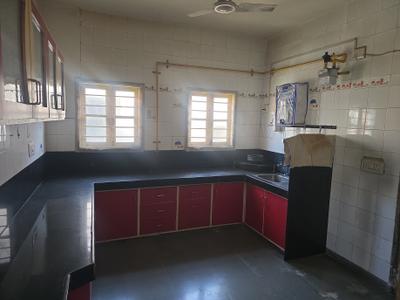 Kitchen Image of 1800 Sq.ft 3 BHK Apartment / Flat for rent in Paldi Ahmedabad for Rs. 40000