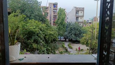 Balcony Image of 100 Sq.ft 2.5 BHK Builder Floor for rent in Krishna Nagar New Delhi for Rs. 20000