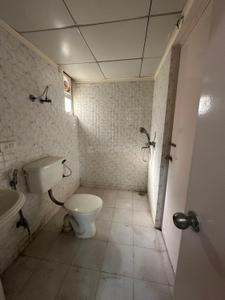 Bathroom Image of 990 Sq.ft 2 BHK Apartment / Flat for sale in Supertech Livingston, Crossings Republik Ghaziabad for Rs. 7000000