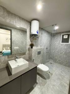 Bathroom Image of 600 Sq.ft 1 BHK Apartment / Flat for rent in Prestige Pinewood, Koramangala Bengaluru for Rs. 15000