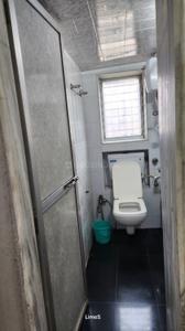Bathroom Image of 550 Sq.ft 1 BHK Apartment / Flat for rent in Vile Parle West Mumbai for Rs. 63000