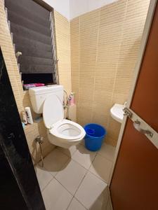 Bathroom Image of PG for girls in Dahisar East, Mumbai