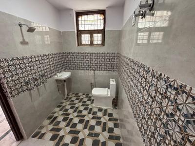 Bathroom Image of 2600 Sq.ft 2 BHK Independent House for rent in Sigma IV Greater Noida for Rs. 23000