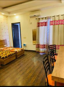 Bedroom Image of SUNSINE GIRLS PG  in Sector 16A, Noida