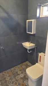 Bathroom Image of 160 Sq.ft 1 RK Apartment / Flat for rent in Vyttila Kochi for Rs. 15000