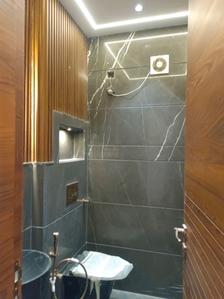 Common Bathroom Image of 2400 Sq.ft 4 BHK Builder Floor for sale in DLF Phase 2 Gurgaon for Rs. 45000000