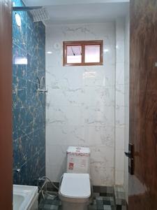Common Bathroom Image of 650 Sq.ft 2 BHK Builder Floor for rent in Dwarka Mor New Delhi for Rs. 25000