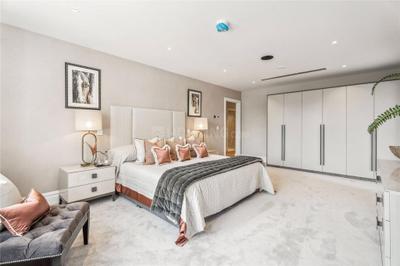 Bedroom Image of 10000 Sq.ft 5 BHK Villa for sale in Juhu Mumbai for Rs. 2000000000