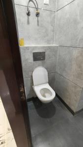 Bathroom Image of 1000 Sq.ft 3 BHK Apartment / Flat for sale in Janakpuri New Delhi for Rs. 19500000