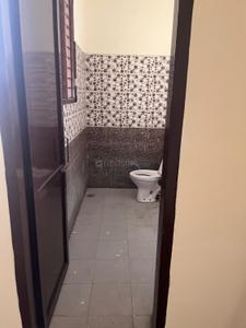 Bathroom Image of 1100 Sq.ft 1 BHK Independent House for rent in Badal Colony Zirakpur for Rs. 9000