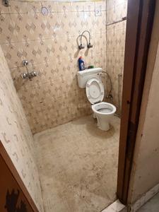 Bathroom Image of 270 Sq.ft 1 RK Builder Floor for rent in Sector 10A Gurgaon for Rs. 9000