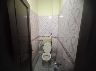 Bathroom Image of 1306 Sq.ft 2 BHK Builder Floor for rent in Gujranwala Town New Delhi for Rs. 35000