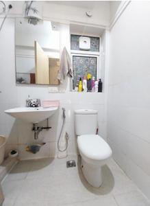 Bathroom Image of 1930 Sq.ft 3 BHK Apartment / Flat for sale in DLF The Skycourt, Sector 86 Gurgaon for Rs. 23000000