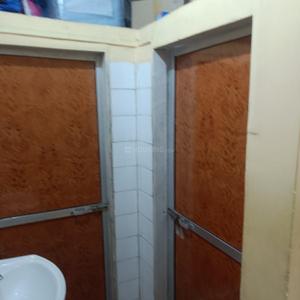 Bathroom Image of 530 Sq.ft 1 BHK Apartment / Flat for rent in Mulund West Mumbai for Rs. 25000