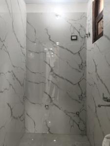 Common Bathroom Image of 1500 Sq.ft 3 BHK Apartment / Flat for sale in Grandeur Home , Noida Extension Greater Noida for Rs. 5505000