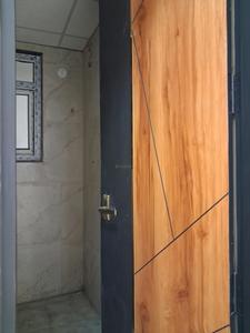 Common Bathroom Image of 1610 Sq.ft 3 BHK Apartment / Flat for sale in Vantara Vista Heights, Sector 102 Noida for Rs. 8800000
