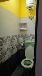 Bathroom Image of 1200 Sq.ft 3 BHK Builder Floor for rent in Phool Bagh Colony Lucknow for Rs. 14000