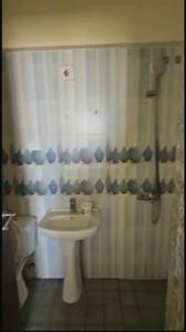Bathroom Image of 1025 Sq.ft 2 BHK Apartment / Flat for sale in Atladara Vadodara for Rs. 3500000