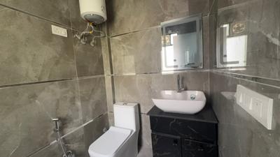 Bathroom Image of 500 Sq.ft 1 RK Builder Floor for rent in Sector 57 Gurgaon for Rs. 23000