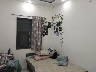 Bedroom Image of 550 Sq.ft 1 BHK Builder Floor for sale in Shalimar Bagh New Delhi for Rs. 4800000
