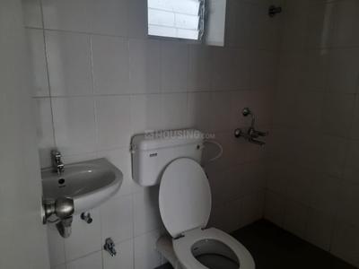 Bathroom Image of 901 Sq.ft 3 BHK Apartment / Flat for sale in Shapoorji Pallonji Houshing Complex, Rajarhat Kolkata for Rs. 6400000