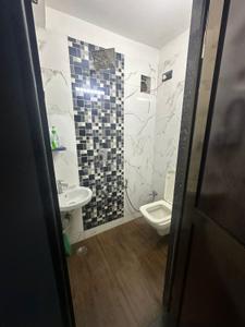 Bathroom Image of 1350 Sq.ft 3 BHK Apartment / Flat for rent in Kings Tower, Madanpura Mumbai for Rs. 129000