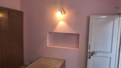 Bedroom Image of 1300 Sq.ft 2 BHK Builder Floor for rent in Hauz Khas New Delhi for Rs. 40000