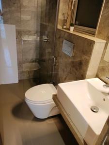Common Bathroom Image of 750 Sq.ft 2 BHK Apartment / Flat for sale in Colaba Mumbai for Rs. 32500000