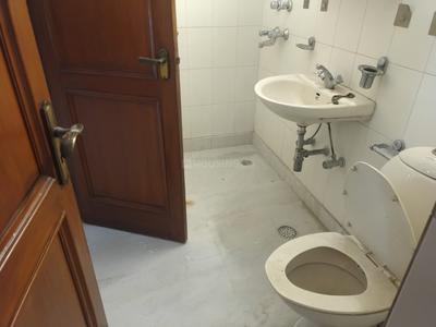 Bathroom Image of 1800 Sq.ft 2 BHK Builder Floor for rent in Gulmohar Park New Delhi for Rs. 80000