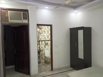 Bedroom Image of 1250 Sq.ft 2 BHK Builder Floor for rent in East Of Kailash New Delhi for Rs. 45000