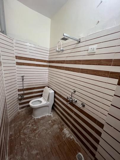 Sector K, Ashiyana Bathroom 1
