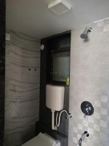 Common Bathroom Image of 700 Sq.ft 2 BHK Apartment / Flat for rent in Lodha Amara, Kolshet Thane for Rs. 47000