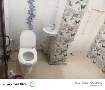 Bathroom Image of 900 Sq.ft 2 BHK Builder Floor for rent in Swaraj Homes Shatabdi Enclave, Sector 49 Noida for Rs. 20000