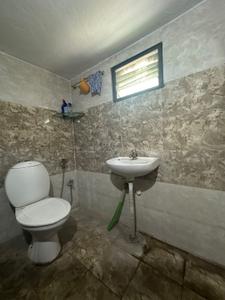 Bathroom Image of 1500 Sq.ft 3 BHK Apartment / Flat for sale in Manikonda Hyderabad for Rs. 11000000