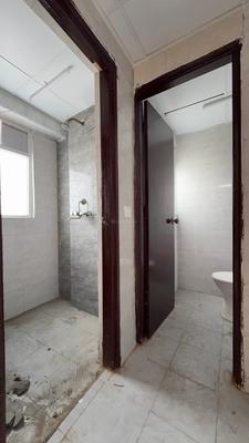 Bathroom Image of 585 Sq.ft 1 BHK Apartment / Flat for rent in Amrapali Dream Valley 2, Noida Extension Greater Noida for Rs. 17000