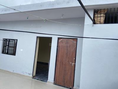 Image of 1000 Sq.ft 2 BHK Apartment / Flat for rent in Husainganj, Lucknow for Rs. 16000