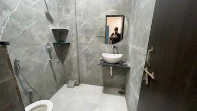 Bathroom Image of 1500 Sq.ft 1 BHK Builder Floor for rent in Mahalakshmi Nagar Indore for Rs. 21000